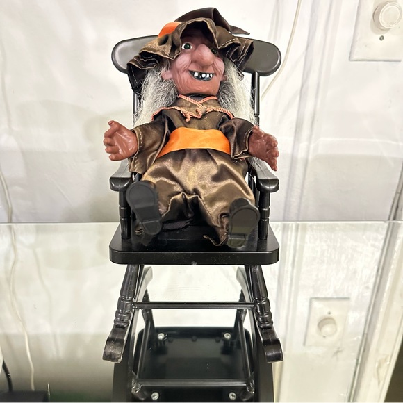 TESTED~ANIMATRONICS~Witch Rocking In Chair~12" TALL~Battery Operated~WORKS - Picture 4 of 6